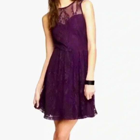 Express Maroon Lace Mini Dress - Picture 4 of 8